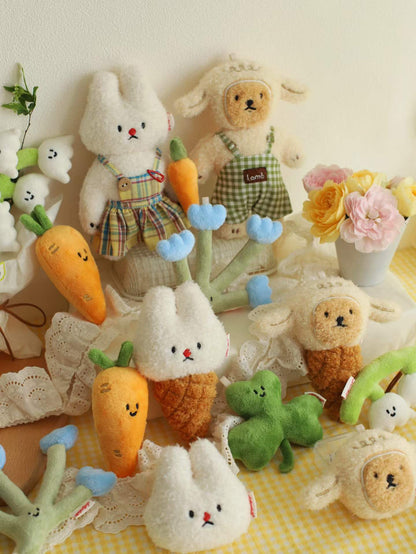 Daily White | Carrot Plush Charm