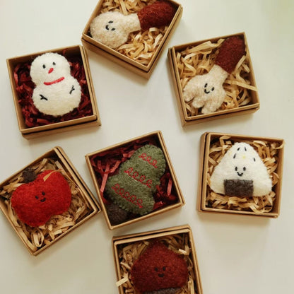 Daily White | Snowman Woollen Brooch