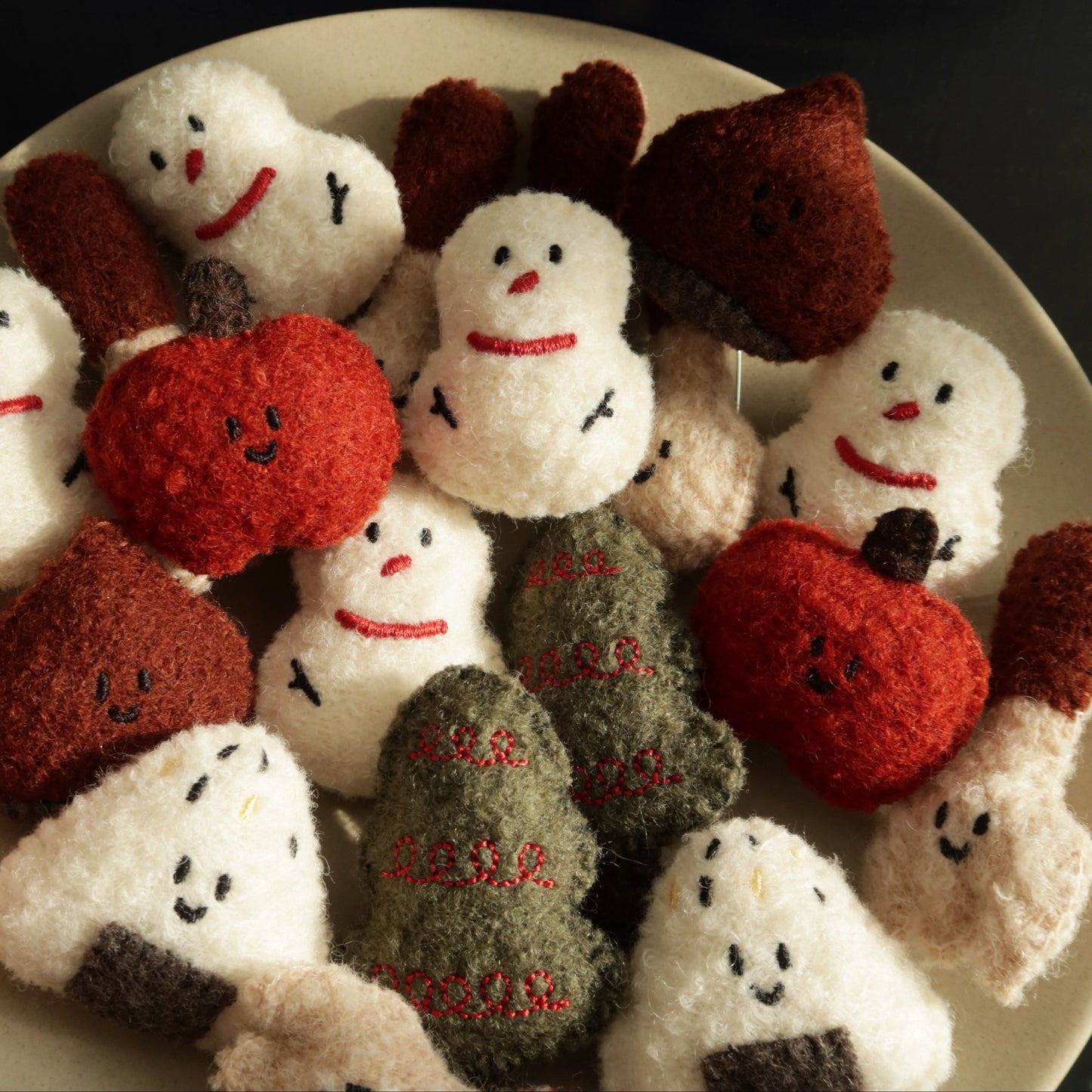 Daily White | Snowman Woollen Brooch